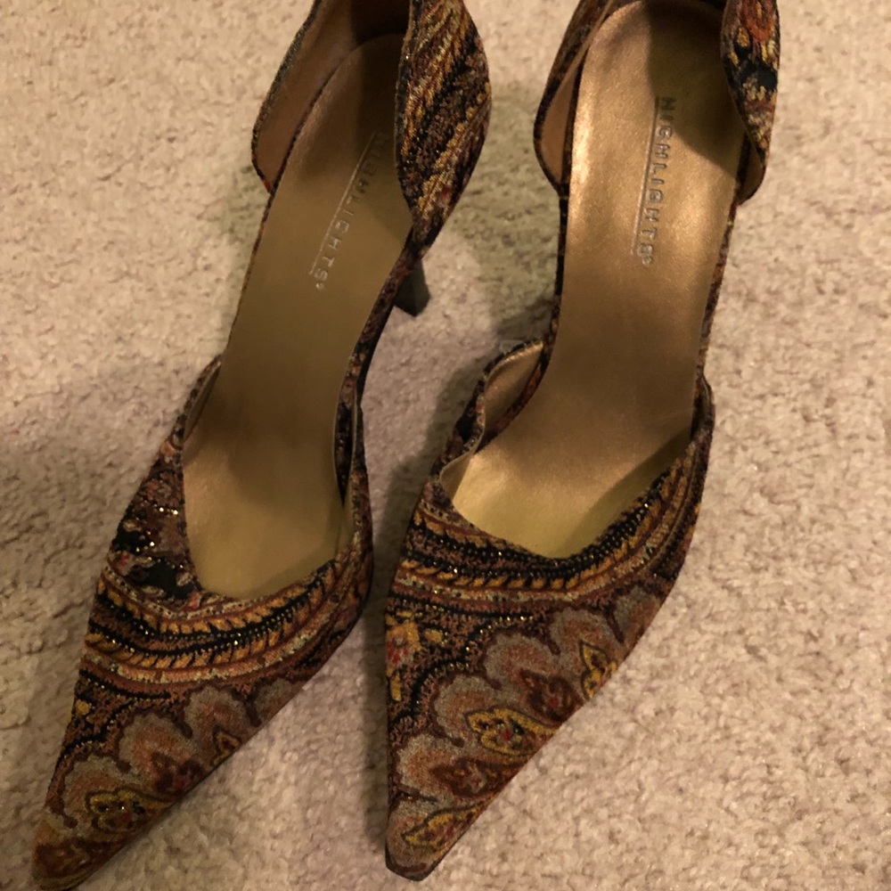 Highlights Paisley heels size 6